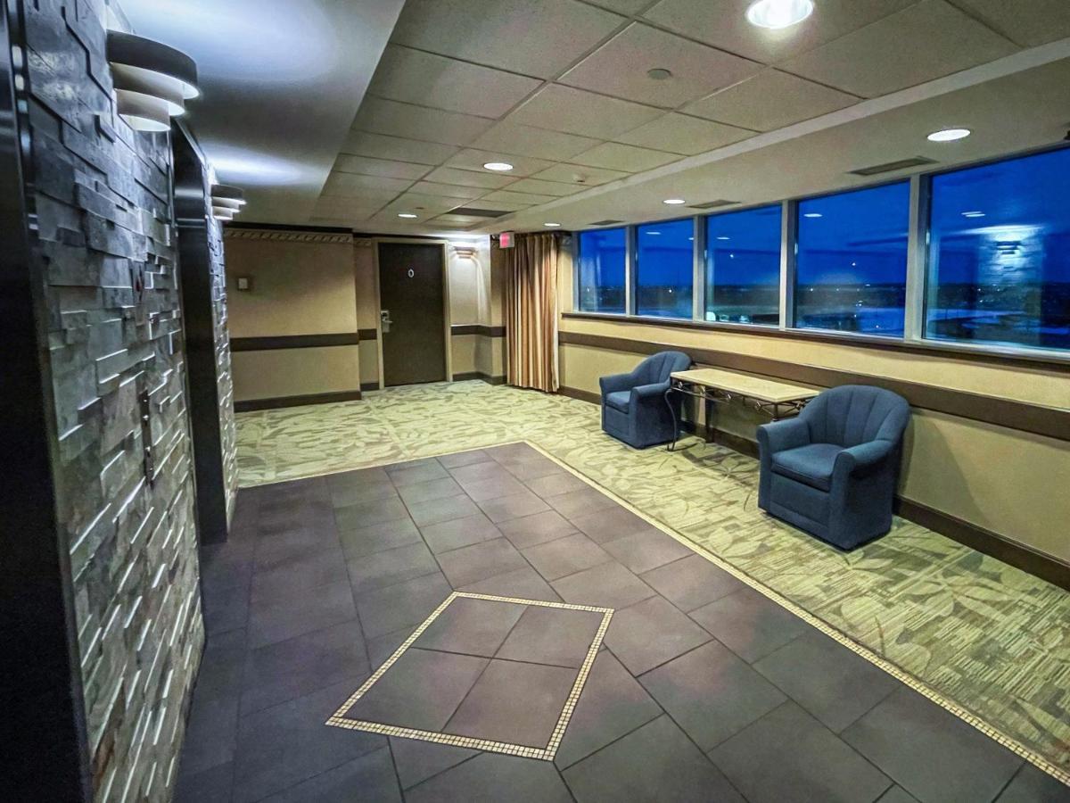 The Glenmore Inn & Convention Centre Calgary Exterior photo