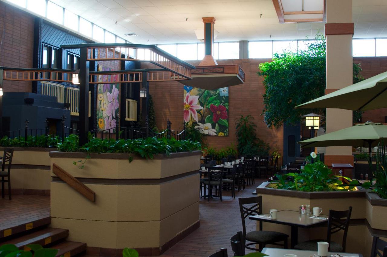 The Glenmore Inn & Convention Centre Calgary Exterior photo