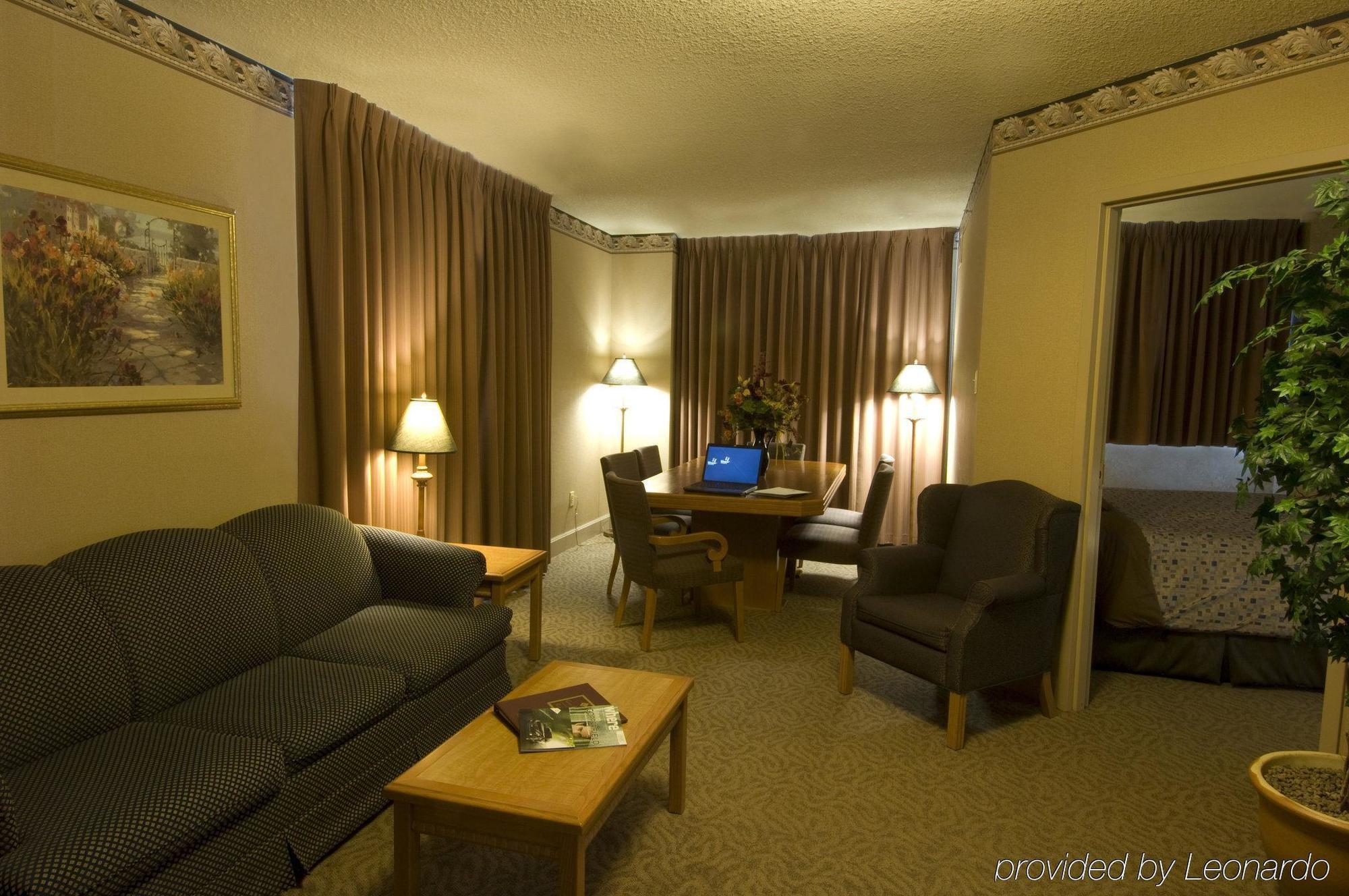 The Glenmore Inn & Convention Centre Calgary Room photo