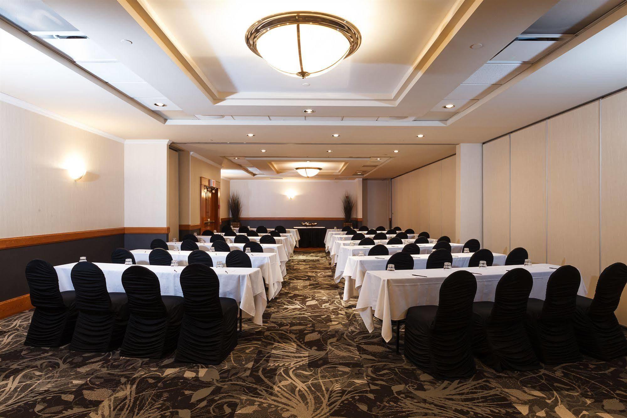 The Glenmore Inn & Convention Centre Calgary Exterior photo