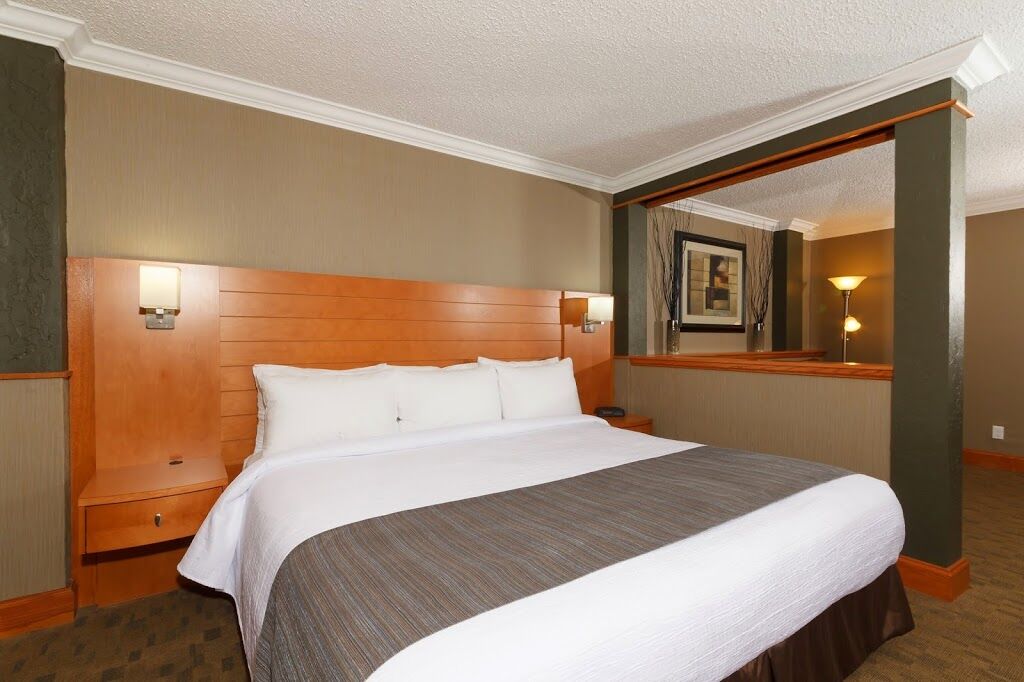 The Glenmore Inn & Convention Centre Calgary Exterior photo