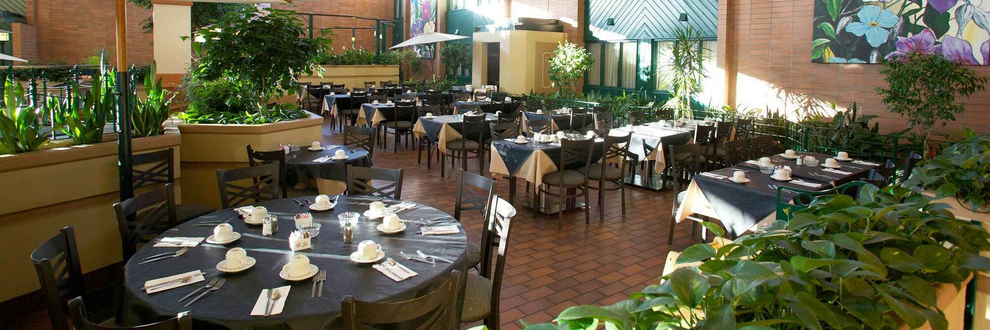 The Glenmore Inn & Convention Centre Calgary Exterior photo